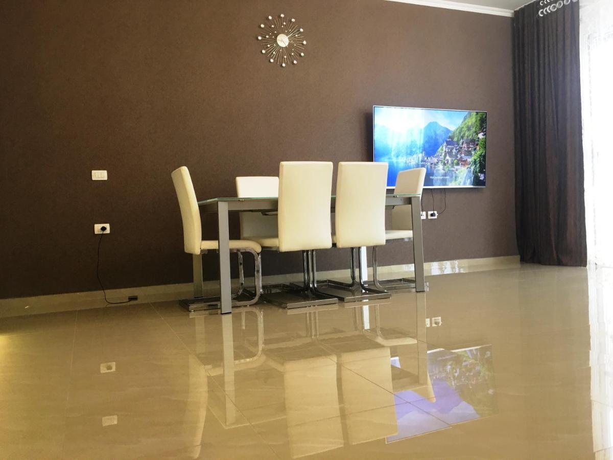 Royal Queen And King Luxury Apartment Sarande Exterior photo