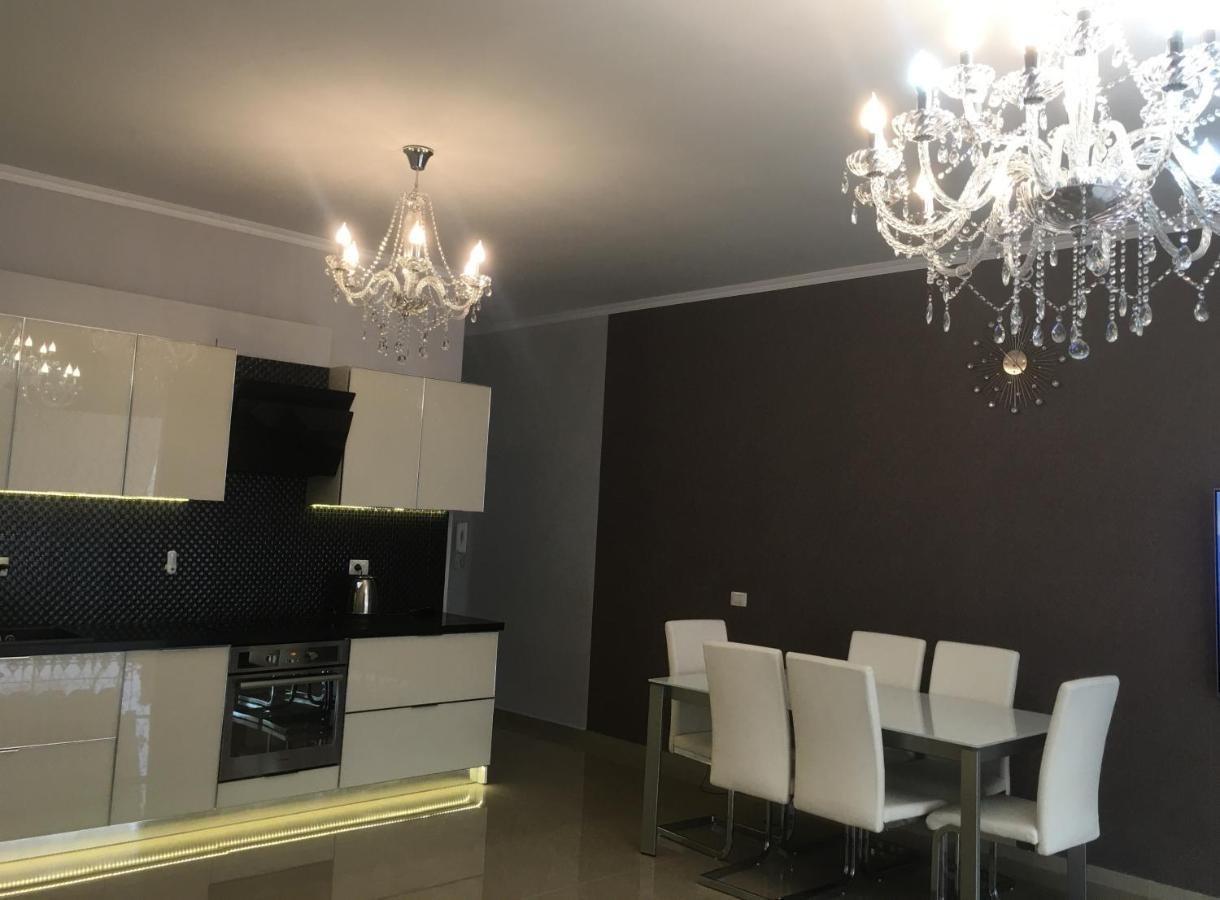 Royal Queen And King Luxury Apartment Sarande Exterior photo